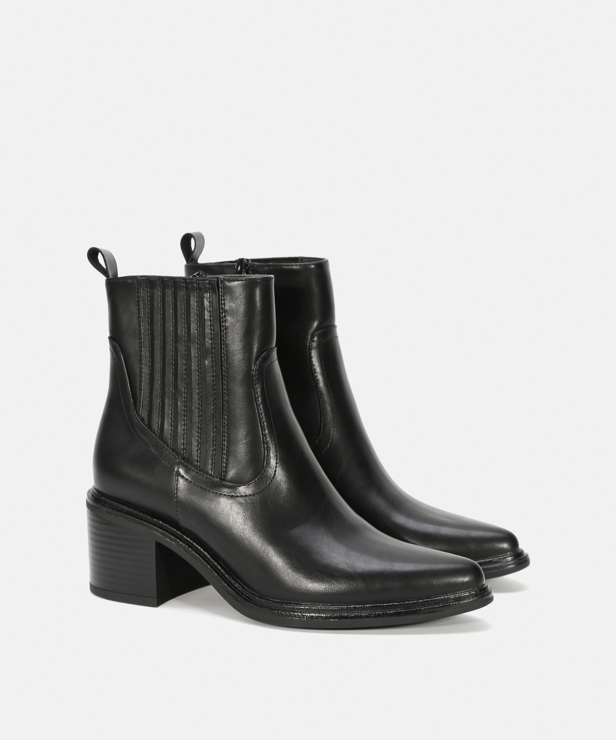 Botines negros tac&oacute;n chelsea